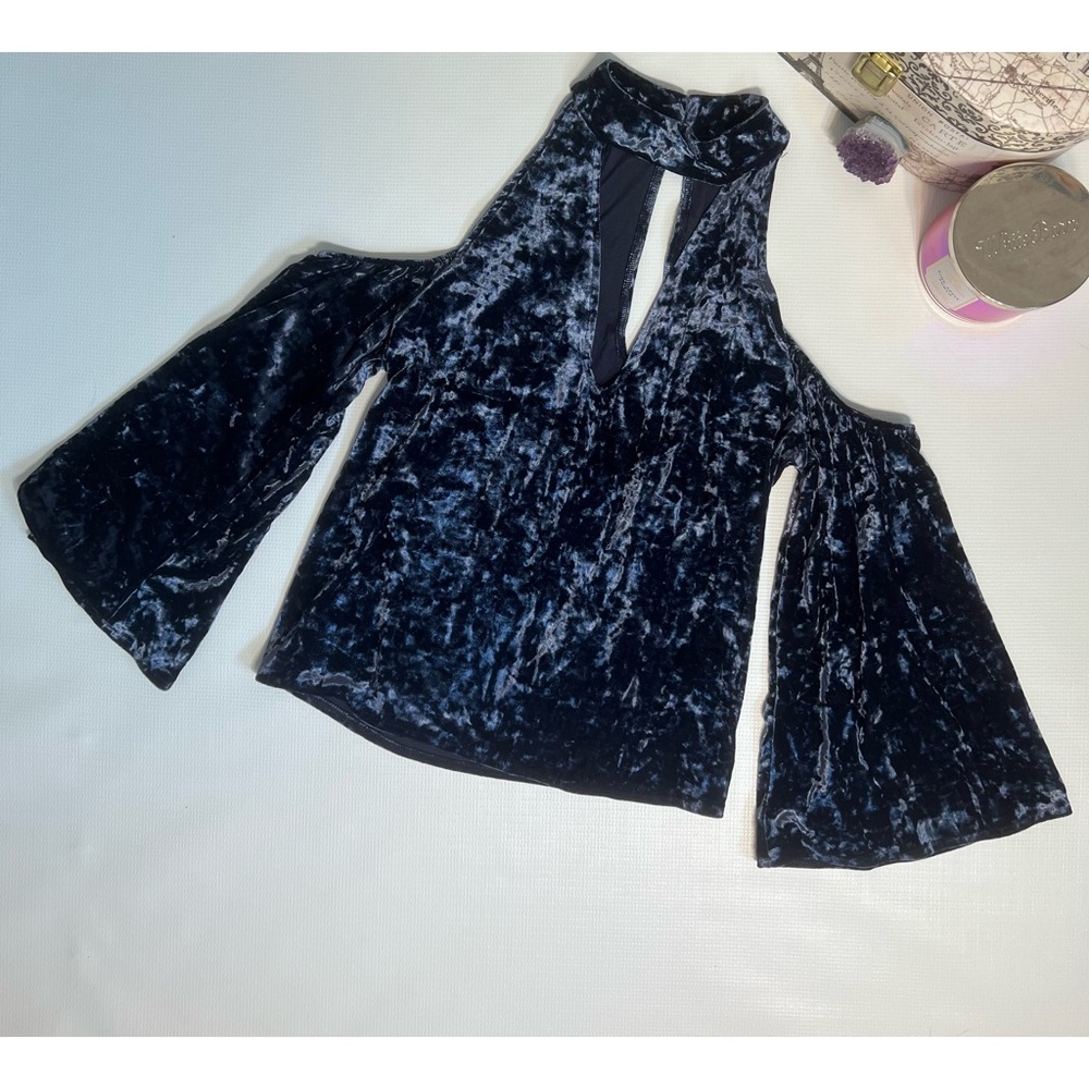 American Eagle Velvet Should-less Shirt